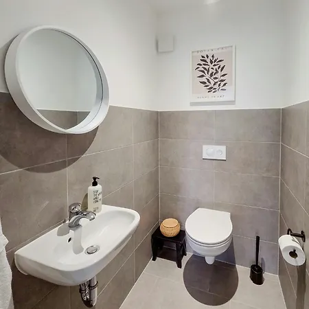 Modern In Nature With A View Extertal